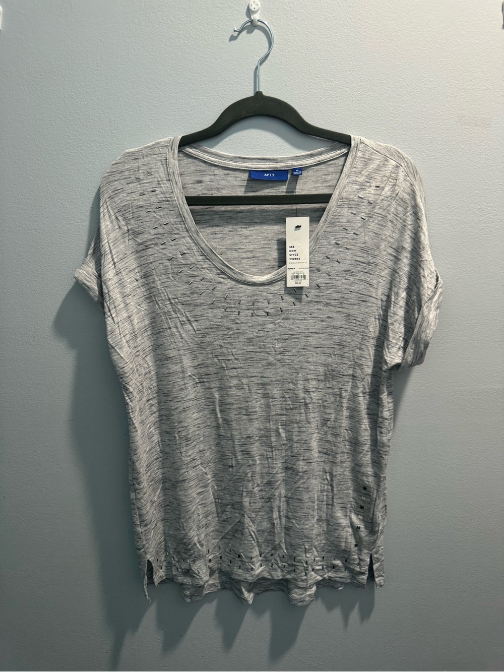 Apt 9 Gray Short-Sleeve Scoop Neck Top w/silver flat beads brand new w.tags